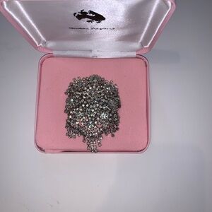 Aubrey Hepburn Rhinestone Brooch
LIMITED ADDITION ORIGINAL BOX